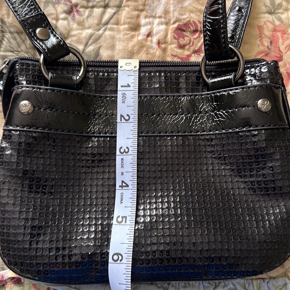 💖Black Relic glossy crossbody purse. - Picture 6 of 6